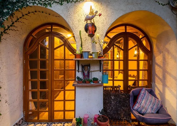 Saffronstays Birdsong - 3Br Pet-Friendly Villa With Lawns, Treetop Terraces, Gazebo Dining & Tennis Court Mumbai
